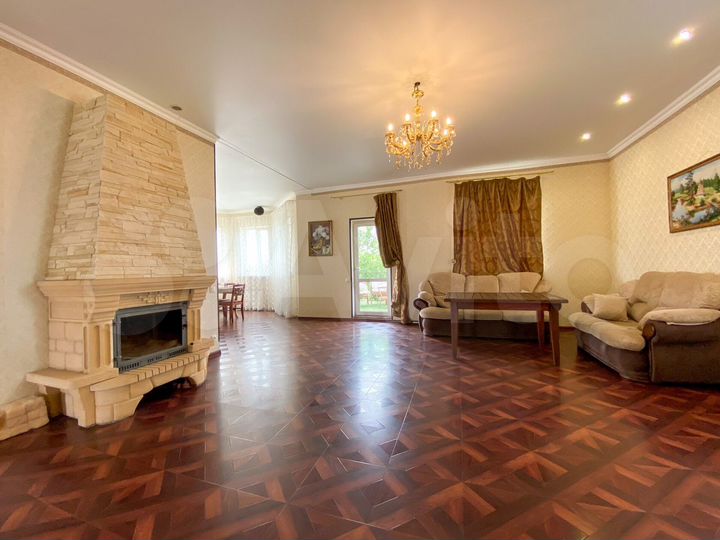 Коттедж 262 м² на участке 12 сот.