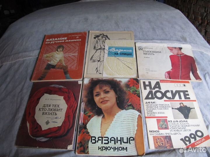 Книги, фотоальбомы, вязание,оперные либретто