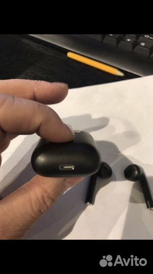 Беспроводные наушники apple airpods