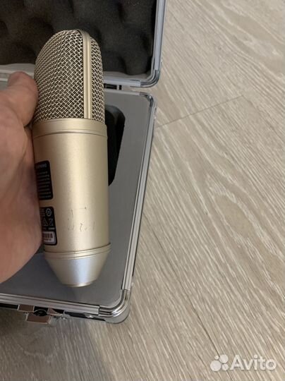 Студийный микрофон behringer B 1