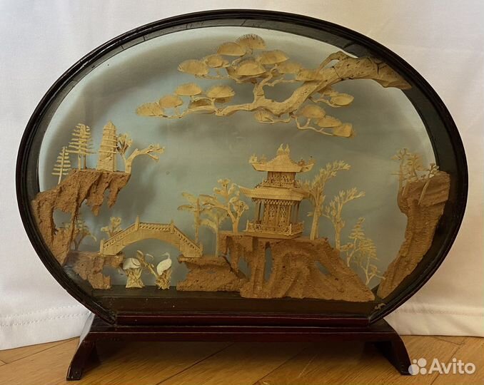 Резное панно из дерева