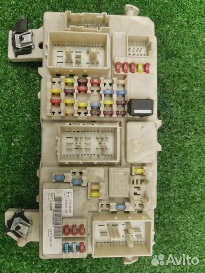 Блок предохранителей салона Ford Focus 2 хетчбек 3