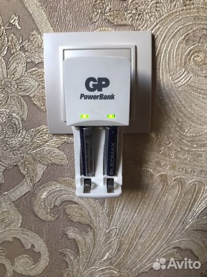 Зарядное устройство GP для батарей