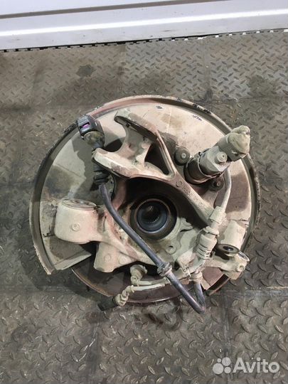 Кулак поворотный задний левый в сборе со ступицей