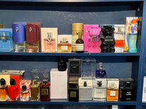 вор ворует в магазине косметику. ворованные духи из летуаль предлагают. ворованные духи из летуаль предлагают. скульптор летуаль. духи магазин.