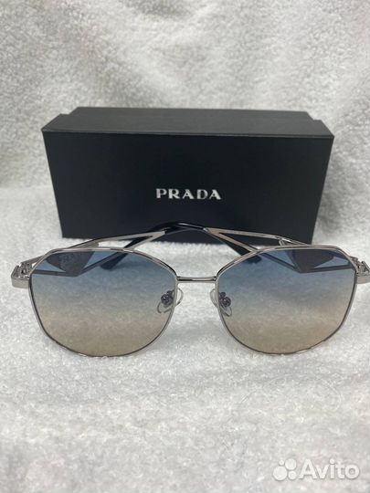 Солнцезащитные очки Prada