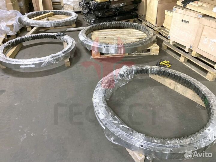 Опорно-поворотный круг Hitachi ZX70LC 4437132