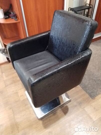 Кресло кожаное черное