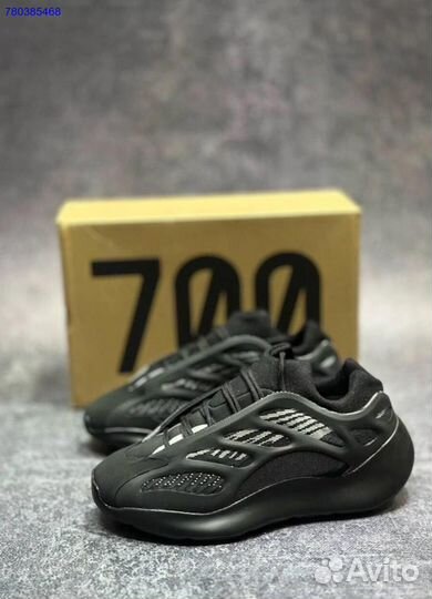 Кроссовки Adidas 700