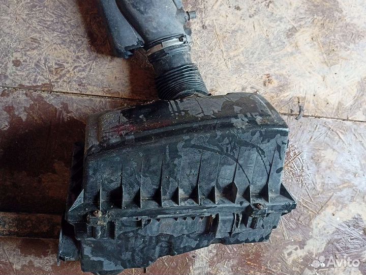 Воздушный фильтр корпус Peugeot 406