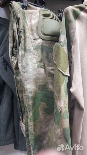 Костюм камуфляжный с защитой коленей и локтей