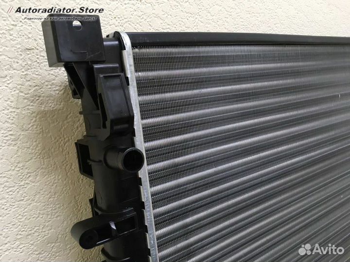 Радиатор охлаждения двигателя Ford Kuga 13-19