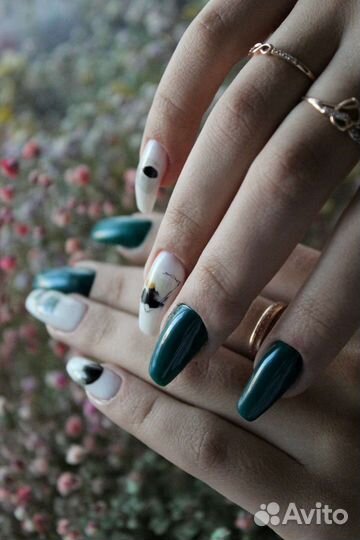 Модель на маникюр