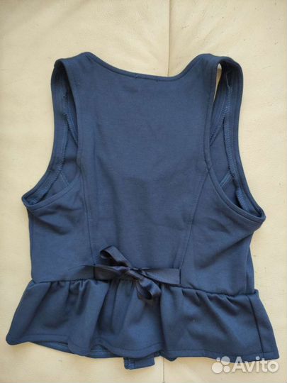 Жилет школьный для девочки новый 140