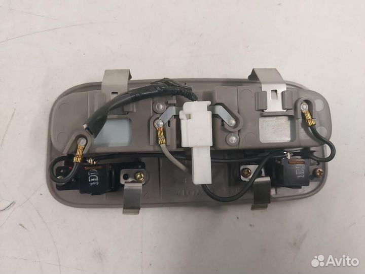 Фонарь салона (плафон) передний Toyota Prius NHW10