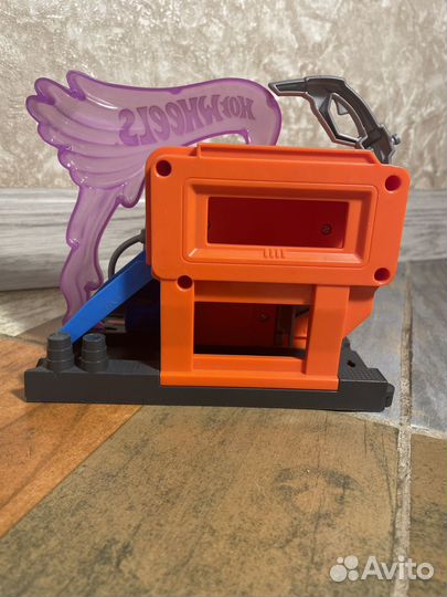 Игрушка Hot wheels бензозаправка для трека