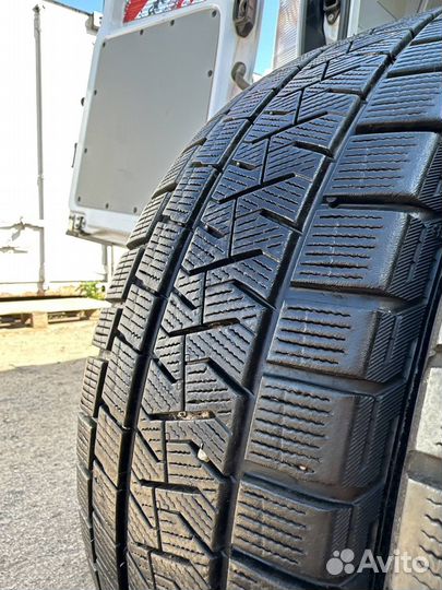 Pirelli Ice Asimmetrico 205/60 R16