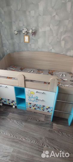 Кровать двухьярусная