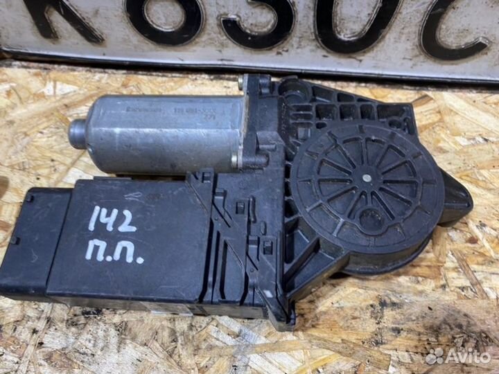 Моторчик стеклоподъемника передний Volkswagen