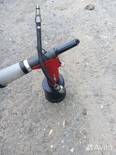 Пневмозаклепочник