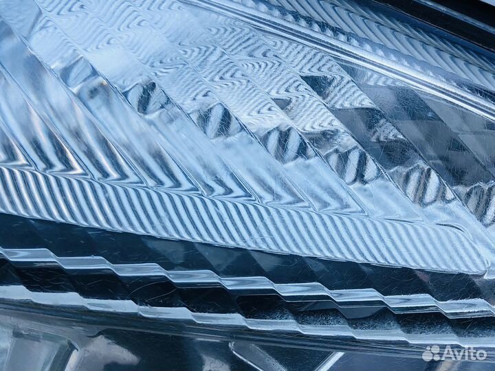 Фара правая Леворульная Дорестайлинг Шкода Фабия 2