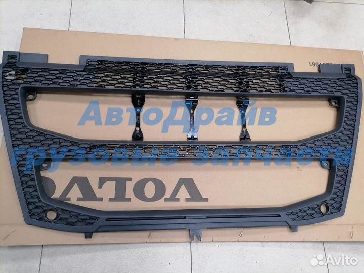 Решетка радиатора Вольво фш 4 нижняя часть