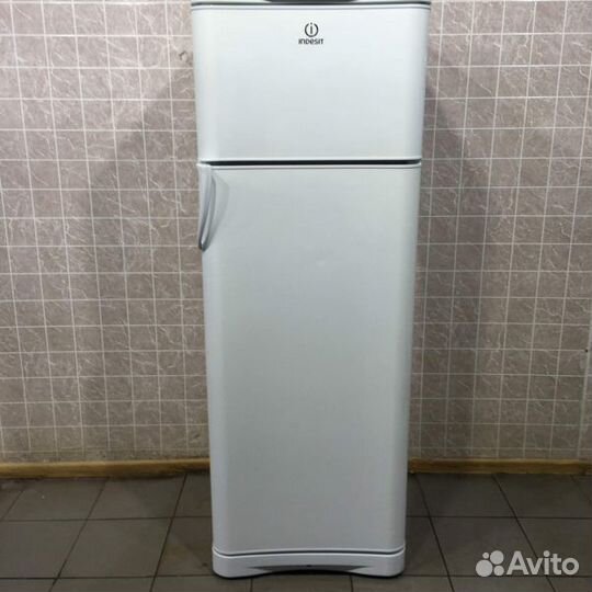 Холодильник Indesit