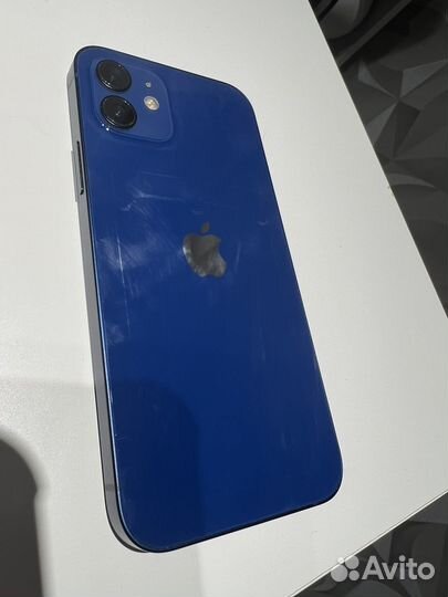 Телефон iPhone 12