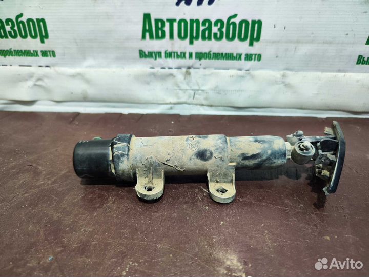 Форсунка омывателя фар правая Skoda Superb 2