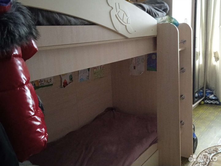 Детская двухярусная кровать, два матраса