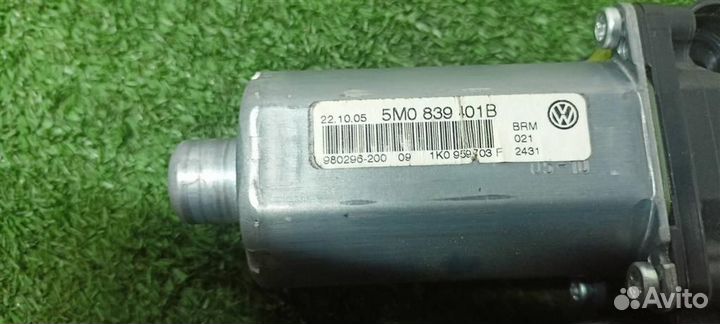 Моторчик стеклоподъемника задний левый VW Golf V