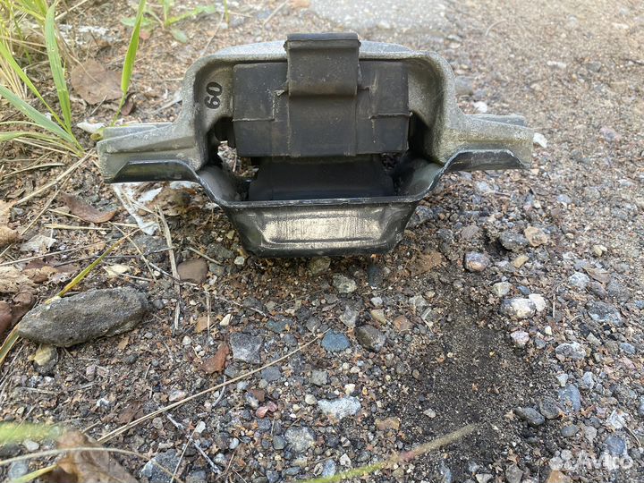 Подушка двигателя volkswagen golf 6