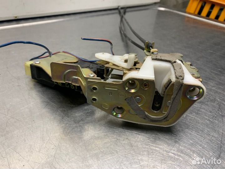 Замок двери задней правой Faw V5 седан CA4GA5 2012