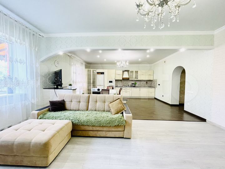 Коттедж 188,3 м² на участке 6,8 сот.