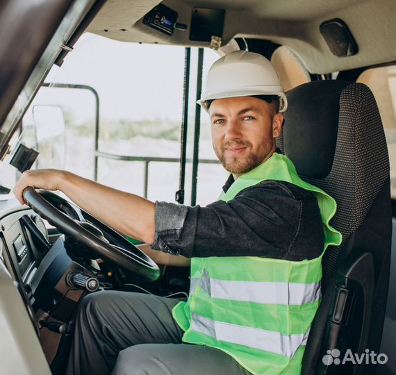 Водитель автомобиля min 