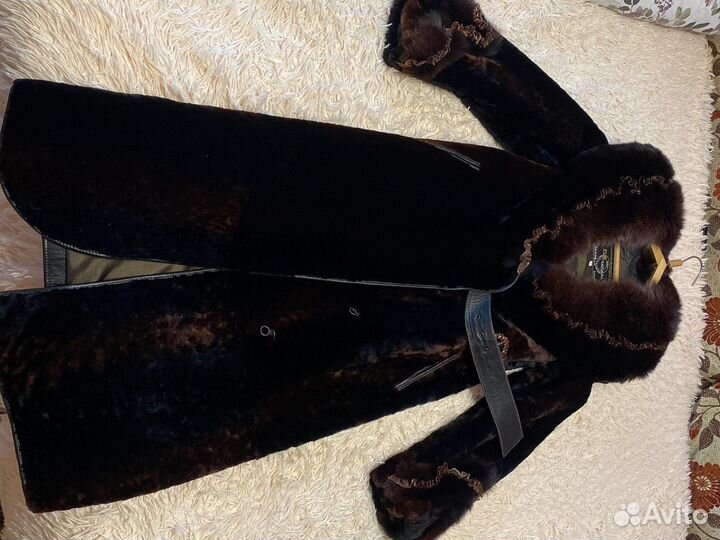 Шуба мутоновая с песцом