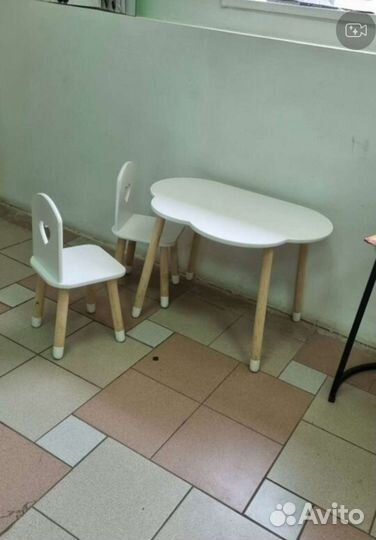 Детский стол и стульчики