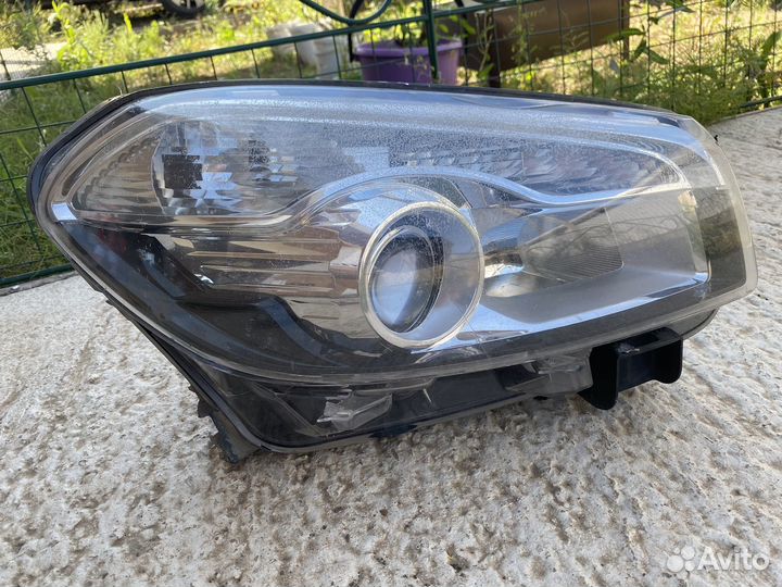 Фара передняя правая