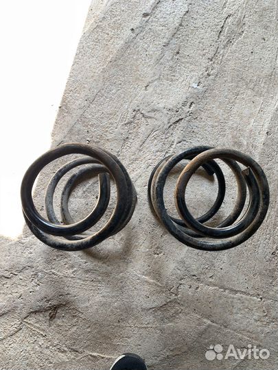 Пружины передние Grand Starex