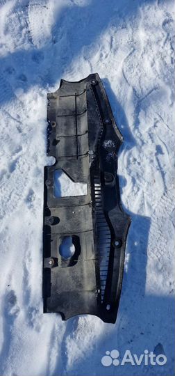 Дефлектор радиатора верхний subarutribeca