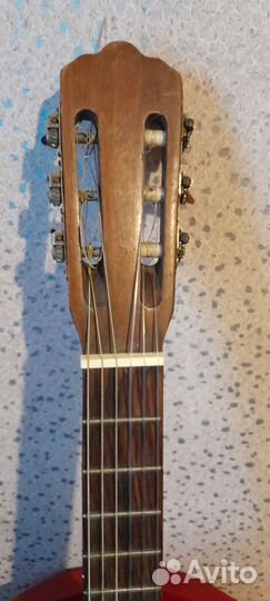 Старая мастеровая гитара
