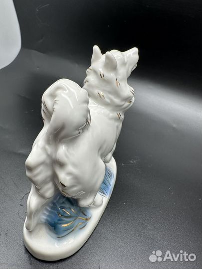 Статуэтка фарфор 