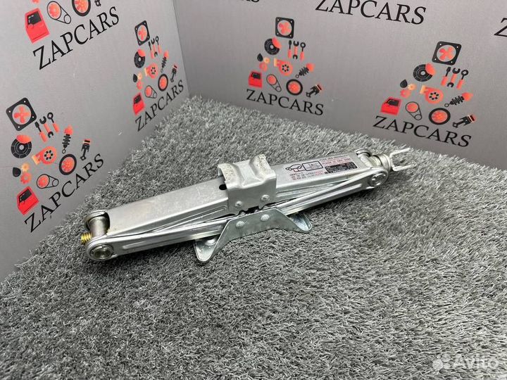 Домкрат Honda Civic 4D 8