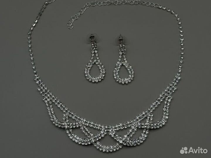 Бижутерия колье и серьги с кристаллами