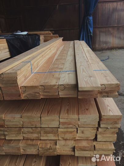 Качественные доски лиственницы 25x100 мм, строганная поверхность