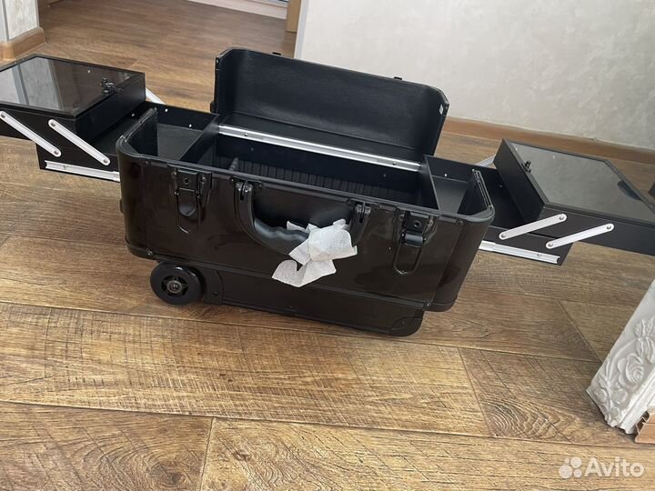 Чемодан для мастера маникюра
