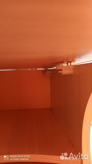 Стол состояние 4+повреждения с низу стола