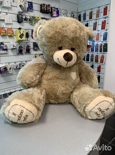 Большой плюшевый медведь