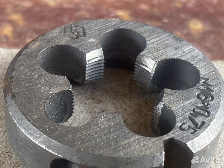 Плашка СССР м16 шаг резьбы 0,75