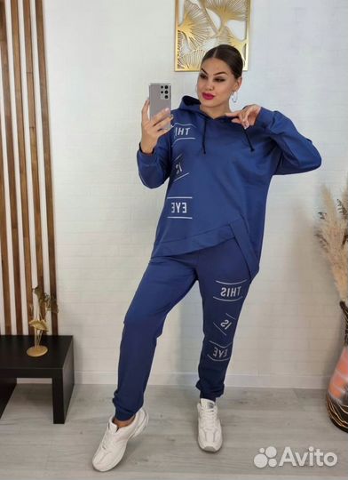 Продам женский костюм